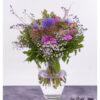 Sommerstrauß mit Artischocken, Nelken, Disteln, Lisianthus, Statice, Schleierkraut und Pampasgras