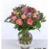 Ein harmonischer Blumenstrauß aus Rosen in warmen Rot-, Rosa-, Lila- und Gelbtönen. Ein toller Strauß zum Geburtstag.