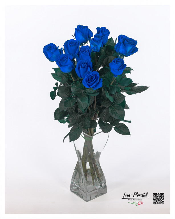Blumenstrauß mit blauen Rosen – faszinierende Farbakzente durch spezielle Tinten-Färbetechnik