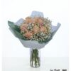 Blumenstrauß mit 12 Rosen und Schleierkraut – zartes Rosé, elegante Verpackung, kostenlos geliefert in Rheda-Wiedenbrück & Umgebung. Jetzt bestellen!