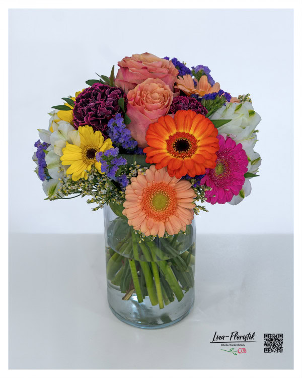Kleiner Blumenstrauß mit Rosen, Gerbera, Nelken, Statice und Alstroemerien – farbenfroh gebunden und liebevoll arrangiert als kompaktes Geschenk für viele Anlässe.
