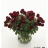 Luxuriöser Strauß aus 40 tiefroten Premium Rosen, dicht gebunden und frisch arrangiert – perfekte Wahl für besondere Anlässe und elegante Liebesgrüße