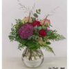 Ausdrucksstarker Blumenstrauß mit Rosen, Hortensien und Anthurien