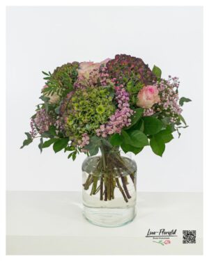 Romantische Floristik mit Hortensien, Rosen und Eukalyptus
