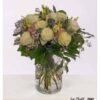 Zarter Strauß mit Ecuador Rosen in Creme, Rosa und frischem Grün – luftig gebunden, modern und elegant