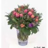 Moderner Tulpenstrauß mit Waxflower und dezentem Grün