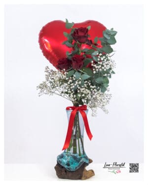 Rote Rosen mit Herzballon zum Valentinstag