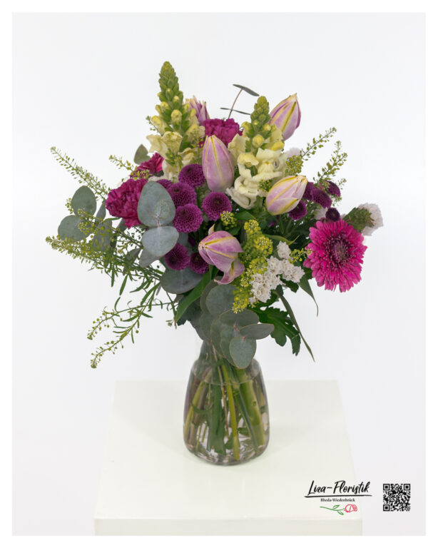 Frühlingsstrauß mit Löwenmäulchen, Lilien, Eukalyptus, Thlaspi, Gerbera und weißer Statice