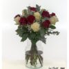 Blumenstrauß mit 15 Premium Rosen in rot-weiß, Eukalyptus und weißem Schleierkraut