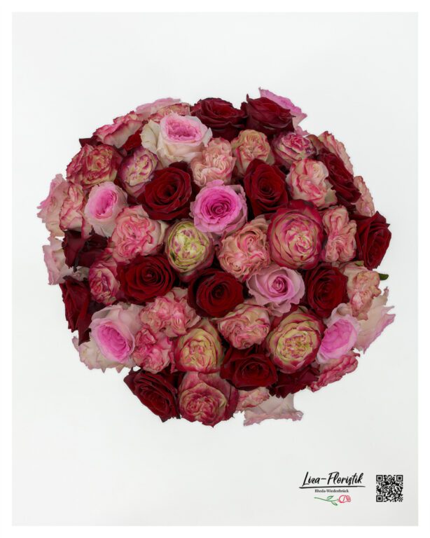 Rose an Rose, bis ein harmonisches Gesamtbild mit einer beeindruckenden Vielfalt an Farben und Blütenformen entsteht.