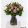 Rosa Blumenstrauß mit Rosen, Alstroemerien und Schleierkraut